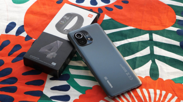 Обзор Xiaomi Mi 11: горячая штучка!