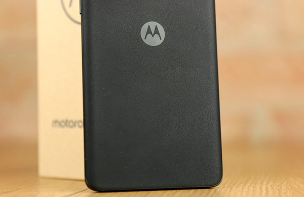 Обзор Motorola Edge 40: просто хорошего смартфона без лишних безделушек