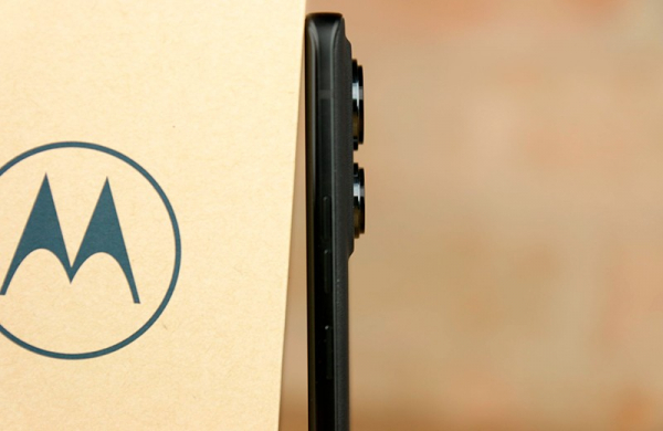 Обзор Motorola Edge 40: просто хорошего смартфона без лишних безделушек