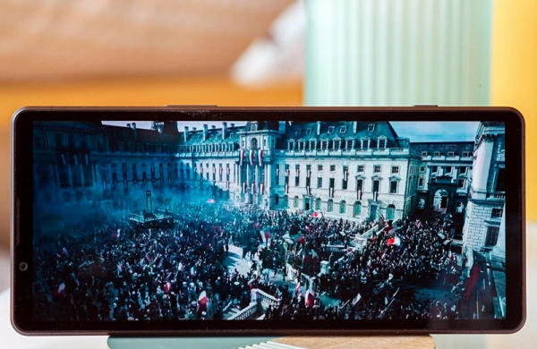 Обзор Sony Xperia 5 V: лучшего компактного смартфона для съёмки если бы не цена