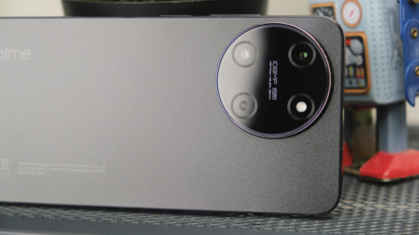 Обзор Realme 11: девять с половиной и быстрая зарядка