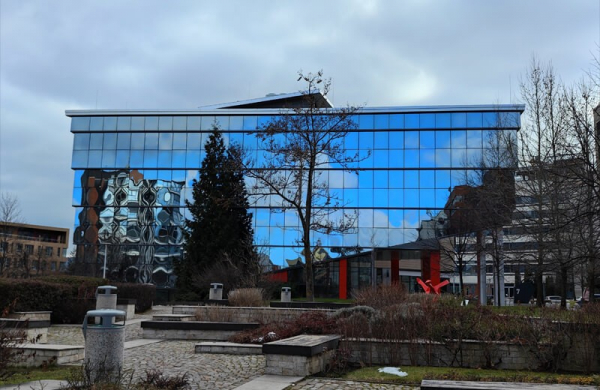 Обзор Nubia Z60 Ultra: флагманского смартфона с огромным экраном без вырезов Обзор Nubia Z60 Ultra: флагманского смартфона с огромным экраном без вырезов