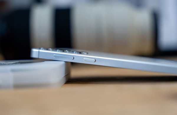 Обзор смартфона Samsung Galaxy S24 Plus: начало ли это революции ИИ в смартфонах? Обзор смартфона Samsung Galaxy S24 Plus: начало ли это революции ИИ в смартфонах?