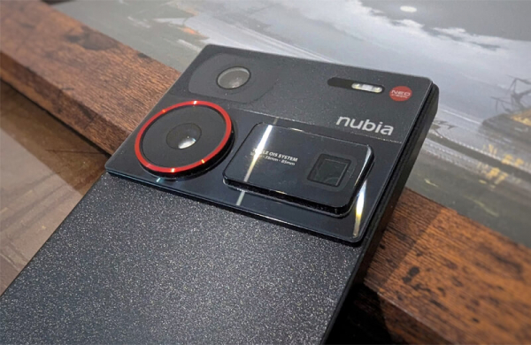 Обзор Nubia Z60 Ultra: флагманского смартфона с огромным экраном без вырезов Обзор Nubia Z60 Ultra: флагманского смартфона с огромным экраном без вырезов